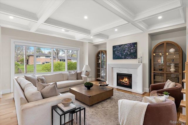 444 Hillboro Drive, Bloomfield Charter Township, MI 48301