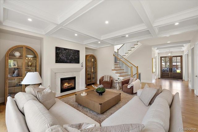 444 Hillboro Drive, Bloomfield Charter Township, MI 48301