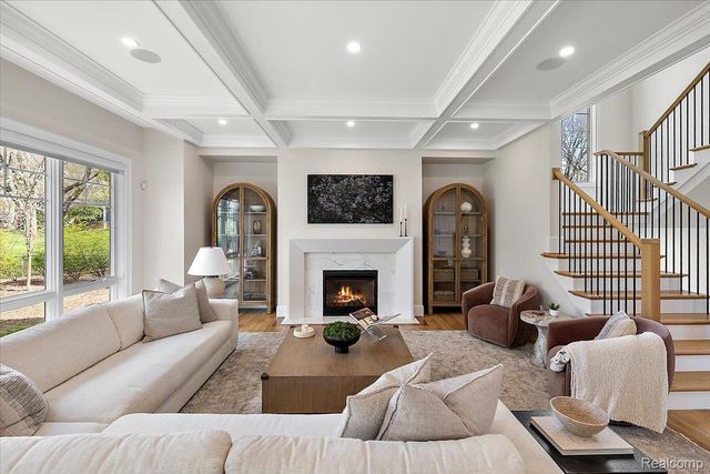 444 Hillboro Drive, Bloomfield Charter Township, MI 48301