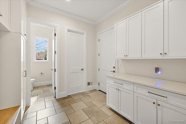 444 Hillboro Drive, Bloomfield Charter Township, MI 48301
