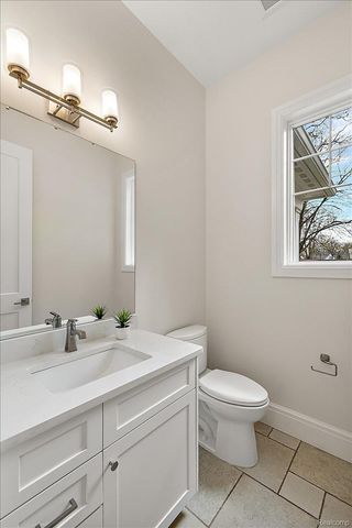 444 Hillboro Drive, Bloomfield Charter Township, MI 48301