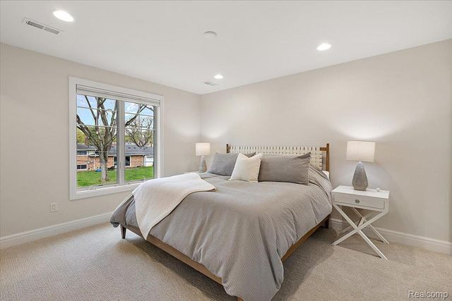 444 Hillboro Drive, Bloomfield Charter Township, MI 48301