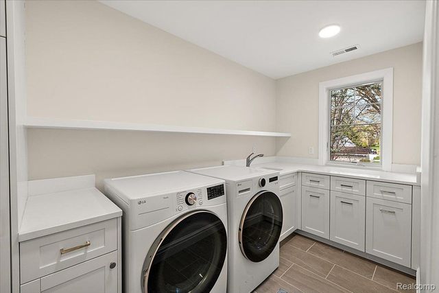 444 Hillboro Drive, Bloomfield Charter Township, MI 48301