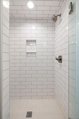 444 Hillboro Drive, Bloomfield Charter Township, MI 48301