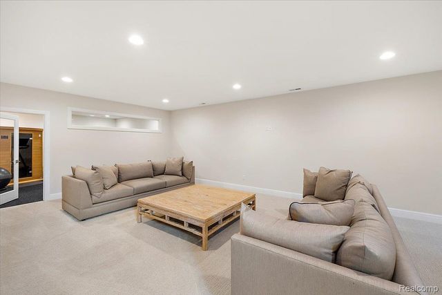 444 Hillboro Drive, Bloomfield Charter Township, MI 48301