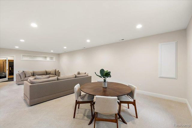 444 Hillboro Drive, Bloomfield Charter Township, MI 48301