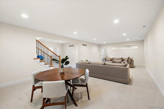 444 Hillboro Drive, Bloomfield Charter Township, MI 48301