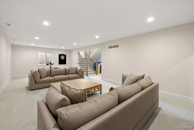 444 Hillboro Drive, Bloomfield Charter Township, MI 48301