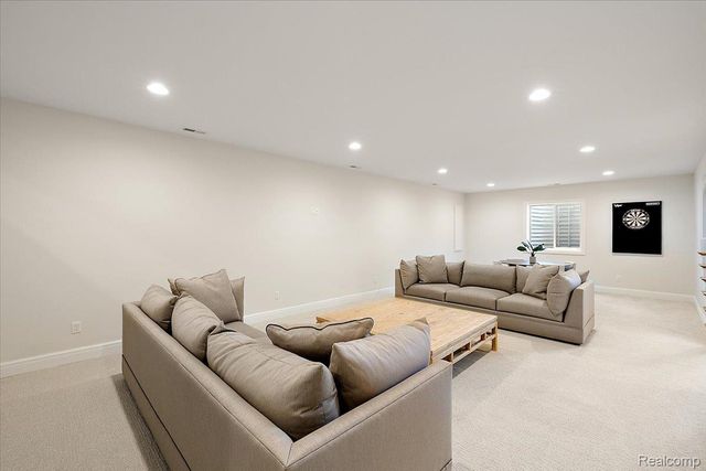 444 Hillboro Drive, Bloomfield Charter Township, MI 48301