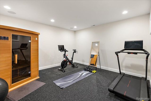 444 Hillboro Drive, Bloomfield Charter Township, MI 48301