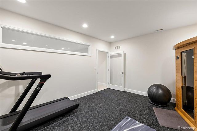 444 Hillboro Drive, Bloomfield Charter Township, MI 48301