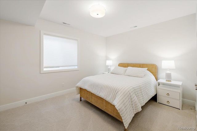 444 Hillboro Drive, Bloomfield Charter Township, MI 48301