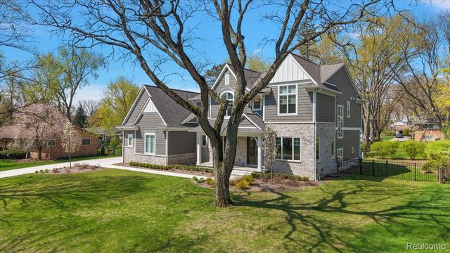 444 Hillboro Drive, Bloomfield Charter Township, MI 48301