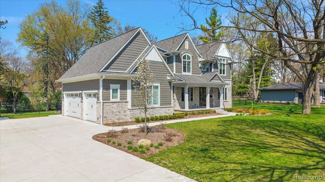 444 Hillboro Drive, Bloomfield Charter Township, MI 48301