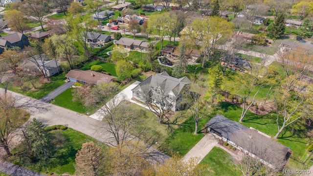 444 Hillboro Drive, Bloomfield Charter Township, MI 48301