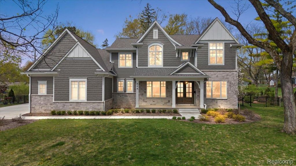444 Hillboro Drive, Bloomfield Charter Township, MI 48301