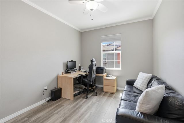 22077 Barrington, Saugus, CA 91350