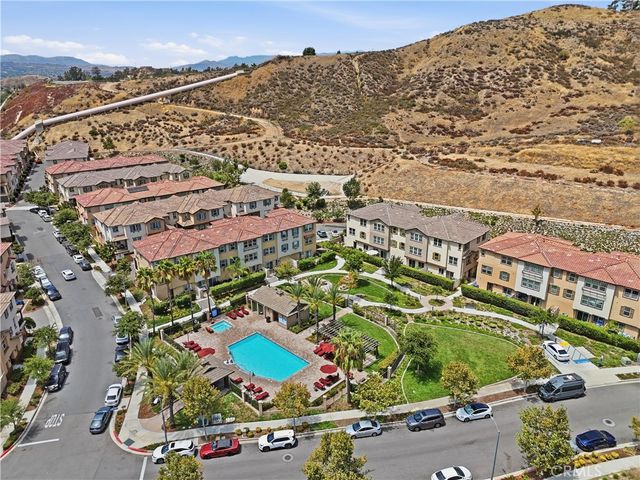 22077 Barrington, Saugus, CA 91350