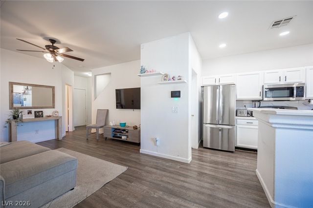 6346 Rusticated Stone Avenue 102, Henderson, NV 89011