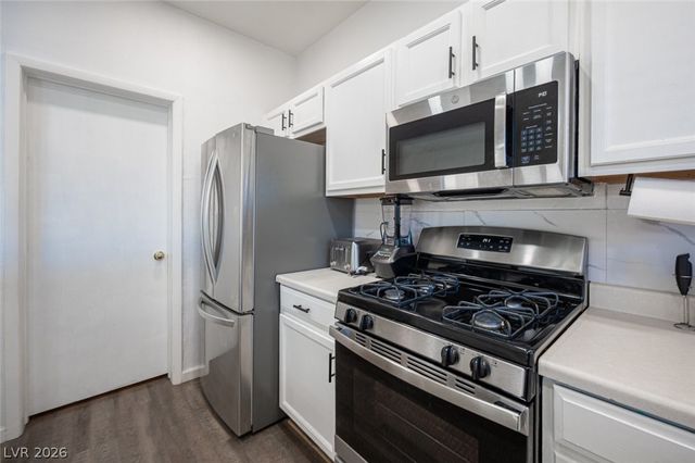 6346 Rusticated Stone Avenue 102, Henderson, NV 89011