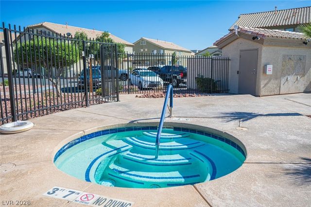 6346 Rusticated Stone Avenue 102, Henderson, NV 89011