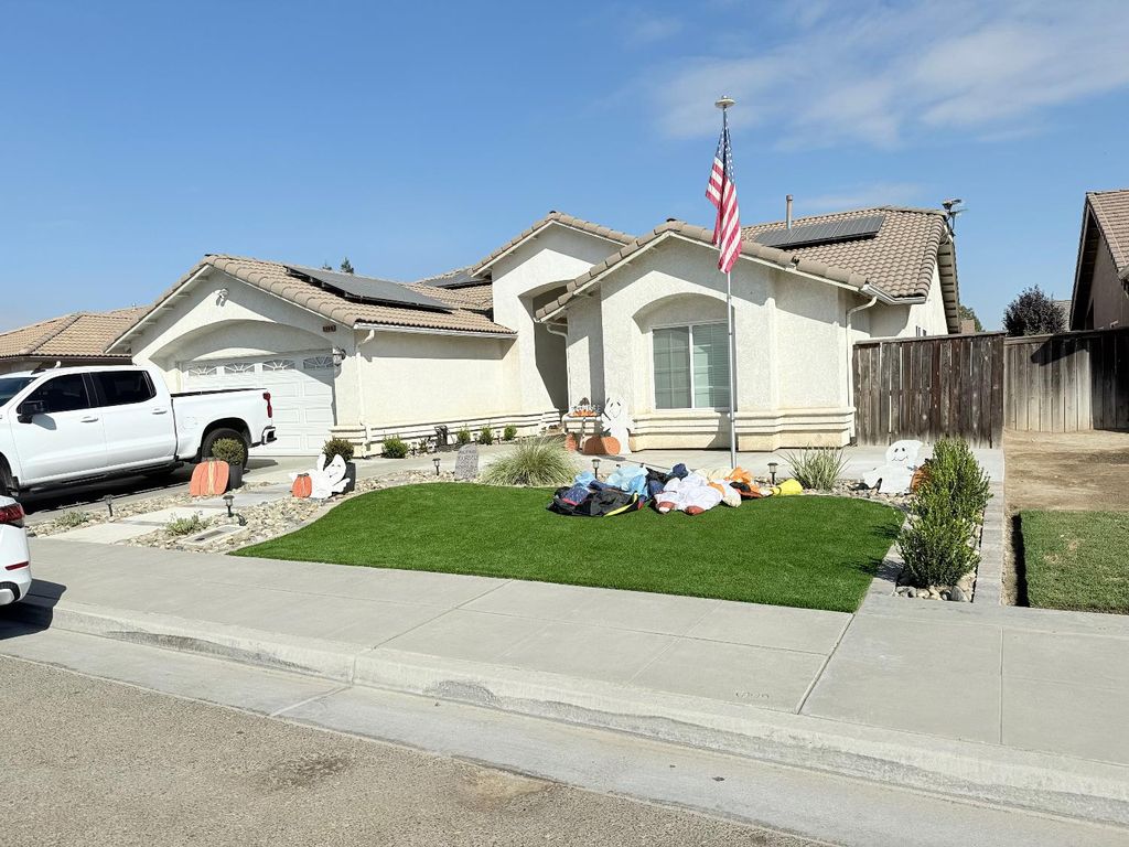 3569 Seaside Dr, Madera, CA 93636