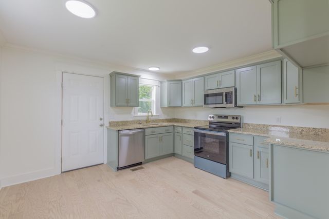 1204 Wooden Avenue, Rossville, GA 30741