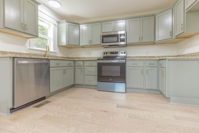 1204 Wooden Avenue, Rossville, GA 30741