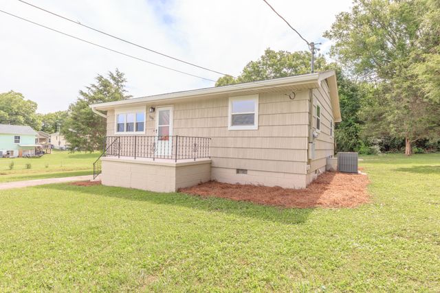 1204 Wooden Avenue, Rossville, GA 30741