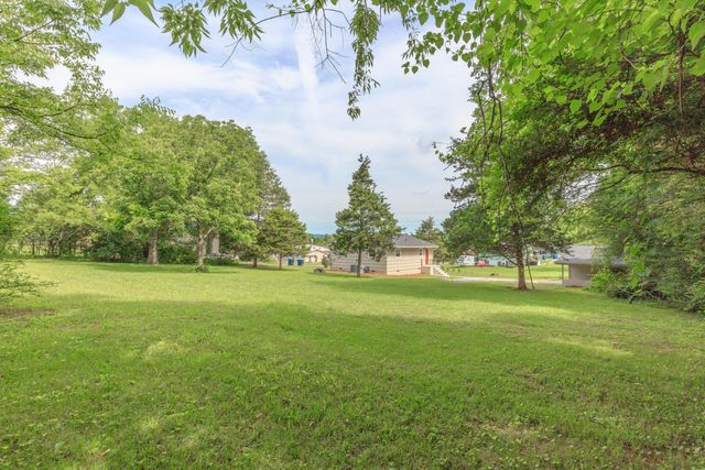 1204 Wooden Avenue, Rossville, GA 30741