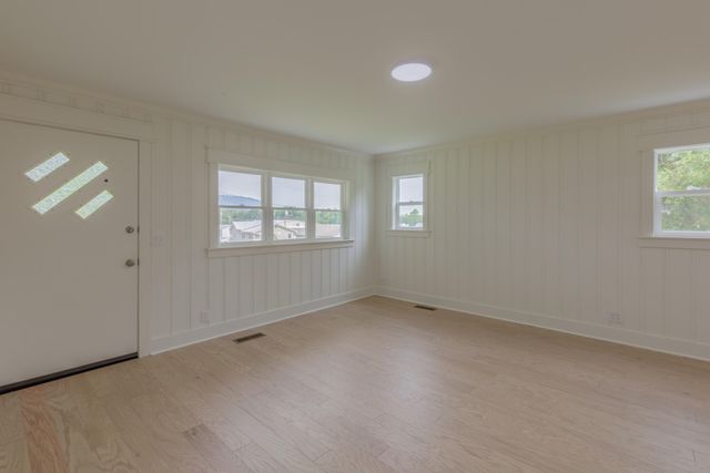 1204 Wooden Avenue, Rossville, GA 30741