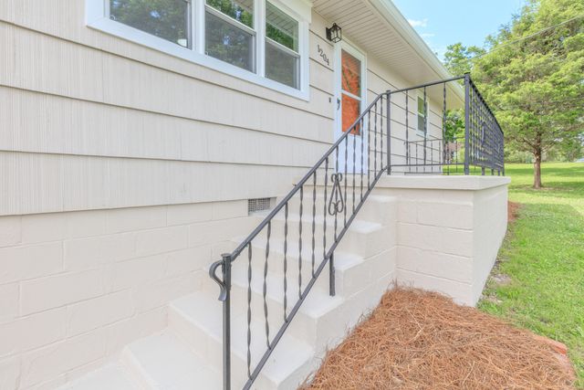 1204 Wooden Avenue, Rossville, GA 30741