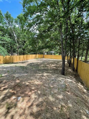 722 E Woodard Street, Denison, TX 75021