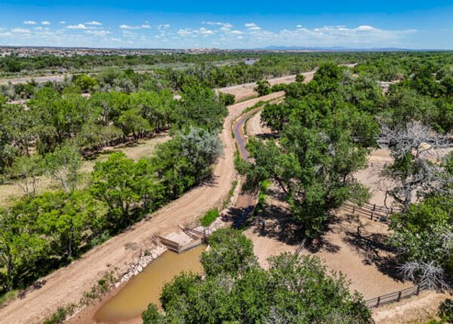 7431 Rio Grande Boulevard NW, Los Ranchos, NM 87107