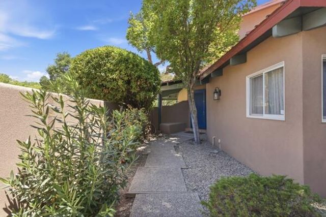 7431 Rio Grande Boulevard NW, Los Ranchos, NM 87107