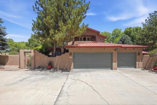 7431 Rio Grande Boulevard NW, Los Ranchos, NM 87107