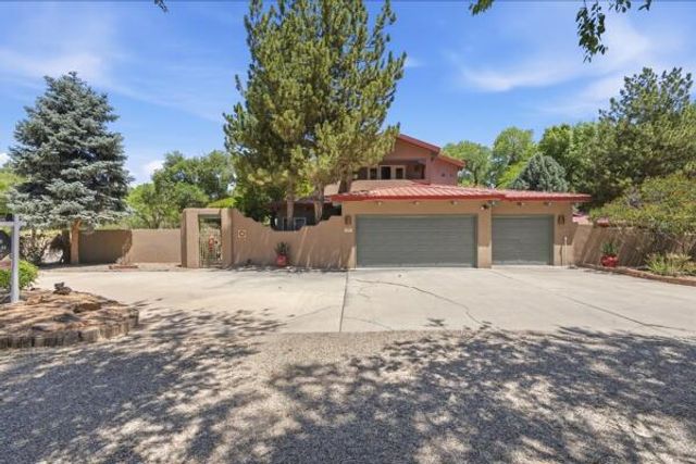 7431 Rio Grande Boulevard NW, Los Ranchos, NM 87107
