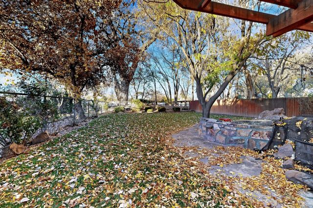 7431 Rio Grande Boulevard NW, Los Ranchos, NM 87107