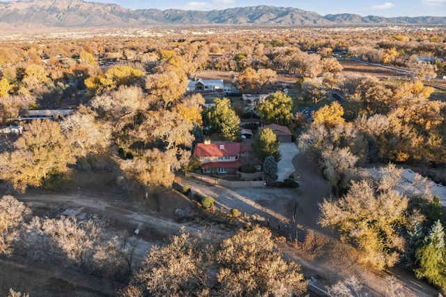 7431 Rio Grande Boulevard NW, Los Ranchos, NM 87107