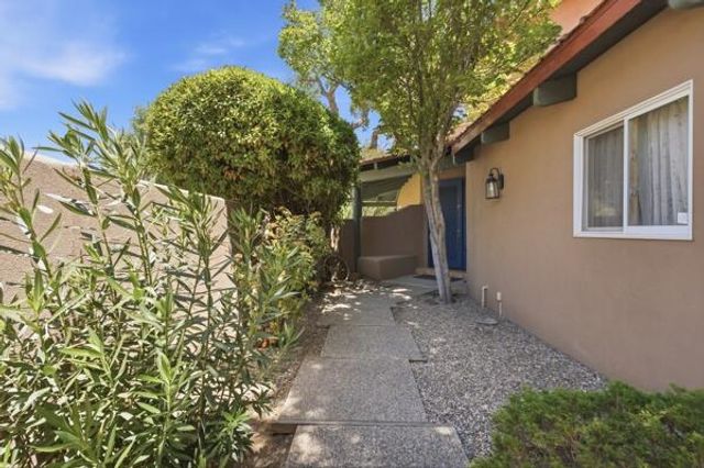 7431 Rio Grande Boulevard NW, Los Ranchos, NM 87107