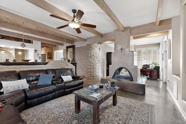 7431 Rio Grande Boulevard NW, Los Ranchos, NM 87107