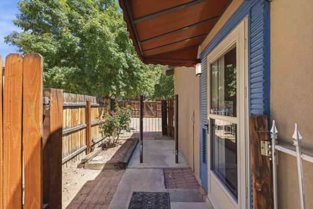 7431 Rio Grande Boulevard NW, Los Ranchos, NM 87107