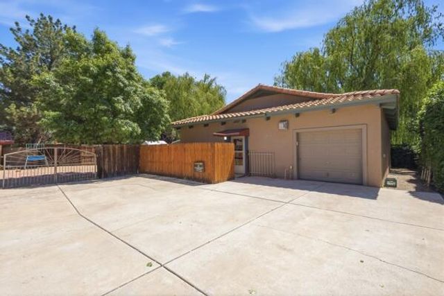 7431 Rio Grande Boulevard NW, Los Ranchos, NM 87107