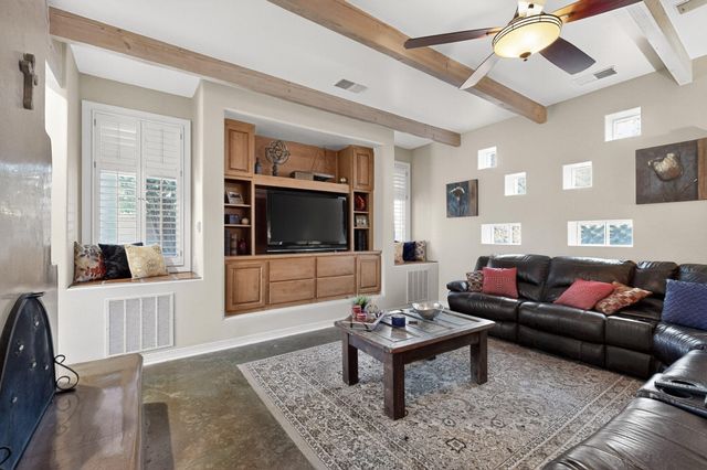 7431 Rio Grande Boulevard NW, Los Ranchos, NM 87107