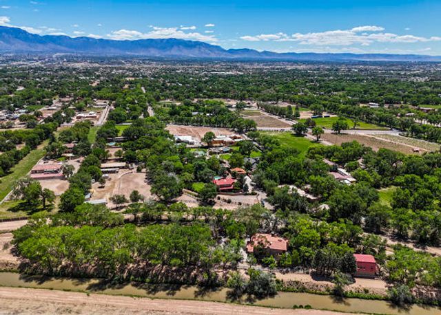 7431 Rio Grande Boulevard NW, Los Ranchos, NM 87107