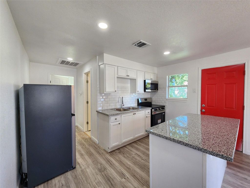 2706 Berry Street A, Houston, TX 77004