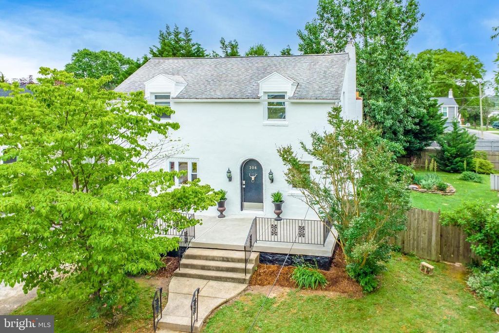 306 GORSUCH ST, Folsom, PA 19033