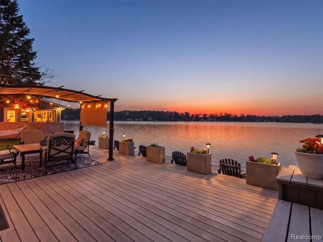 16342 Stages Island, Linden, MI 48451