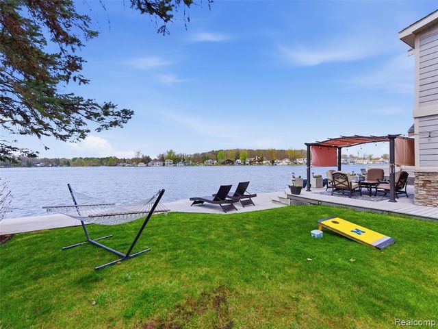 16342 Stages Island, Linden, MI 48451