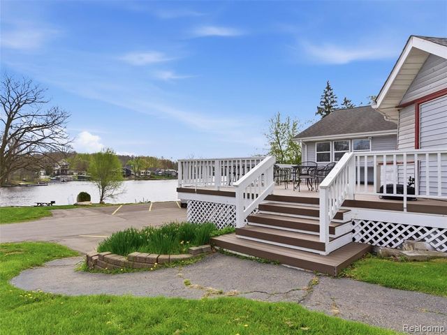 16342 Stages Island, Linden, MI 48451